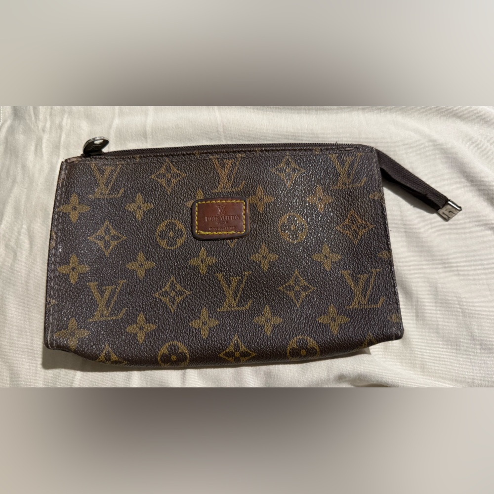 Authentic Louis Vuitton Vintage Monogram Toiletry Bag.